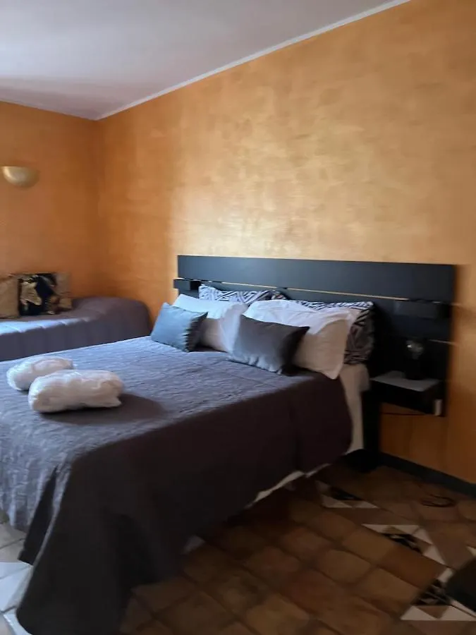 Marieta Rooms Sarzana 0*,  Italie