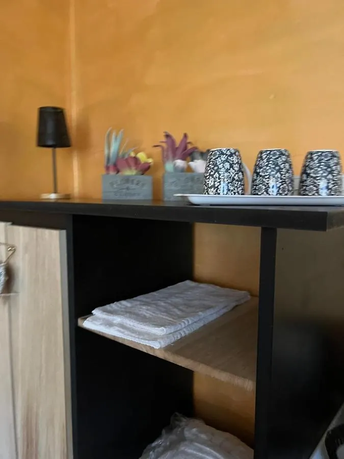 Marieta Rooms Sarzana