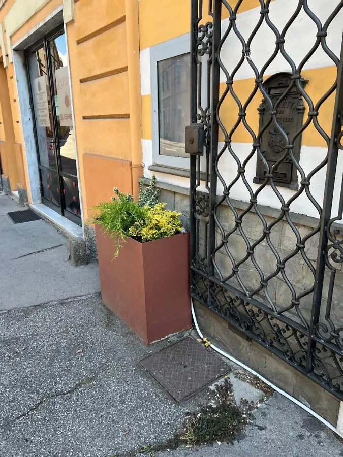 Marieta Rooms Sarzana 0*,