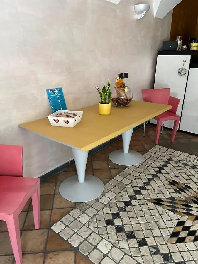 Marieta Rooms Sarzana 0*,  Italie