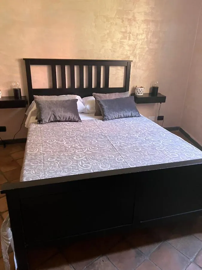 Marieta Rooms Sarzana 0*,  Italie