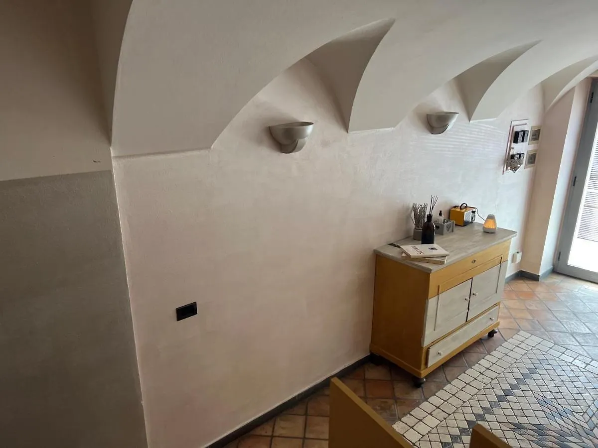 Marieta Rooms Sarzana 0*,  Italia